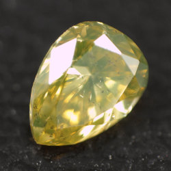 天然イエローダイヤモンド ルース(裸石) 0.087ct, Fancy Deep Greenish Yellow, I-1, ペアシェイプ 【蛍光性がストロングイエローイッシュグリーン】【中央宝石研究所】【送料無料】