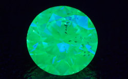 天然グリーンダイヤモンド ルース 0.221ct 【蛍光性が Strong Green】【中央宝石研究所ソーティング袋付】