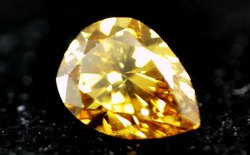 ペアシェイプイエローダイヤモンドルース