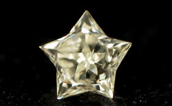 Lカラーダイヤモンドルース