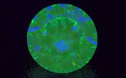 【 蛍光性 : ストロング・グリーン 】 天然グリーンダイヤモンド ルース(裸石) 0.617ct, Very Light Yellowish Green, SI-1 【 ハート&キューピッド 】 中央宝石研究所 【 送料無料 】