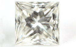 天然ダイヤモンド ルース(裸石) 0.49ct ( 0.492ct ) Jカラー,VS2, プリンセスカット, POL=EX, SYM=EX 【 GIA 中央宝石研究所 】
