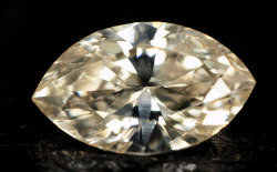 Lカラーダイヤモンドルース