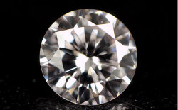 フェイントピンクダイヤモンドルース