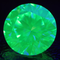 【 蛍光性 : ストロング・グリーン 】 天然グリーンダイヤモンド ルース(裸石) 0.525ct, Very Light Yellowish Green, VVS-2【 中央宝石研究所ソーティング袋付 】 【 送料無料 】