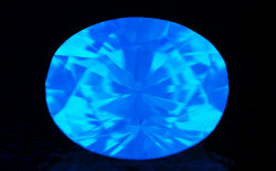 Kカラーダイヤモンドルース