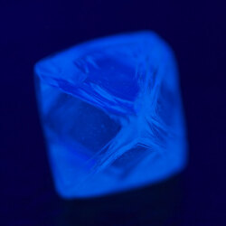 天然ダイヤモンド 原石 ルース(裸石) 0.284ct 蛍光性有り 日本宝石科学協会宝石ソーティング付 【 送料無料 】