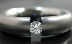 テンションジュエリーダイヤモンド婚約指輪(エンゲージリング)