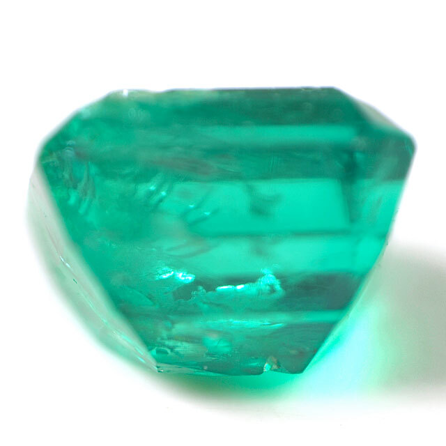 エメラルド 天然 3.710ct 宝石ソーティング付き 10.6㎜×7.6㎜×5.8  