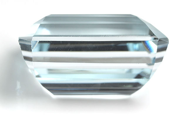 ブルートパーズ ルース 23.793ct 【 エメラルドカットの淡いブルー