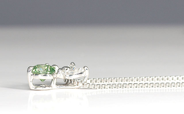 天然ダイヤモンド約0.27ct 立爪バーベル片耳用 グリーンダイヤSUS316L グリーンダイヤモンド 原石(宝石名グリーン・ダイアモンド