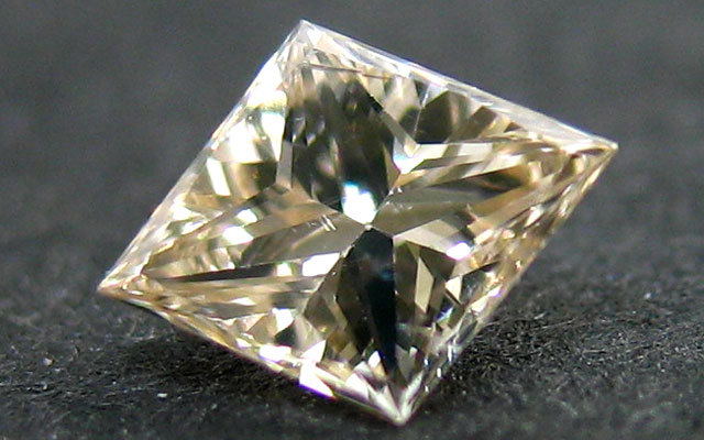 ロンボイド・カット ブラウンダイヤモンド ルース 0.169ct 【十字星が 