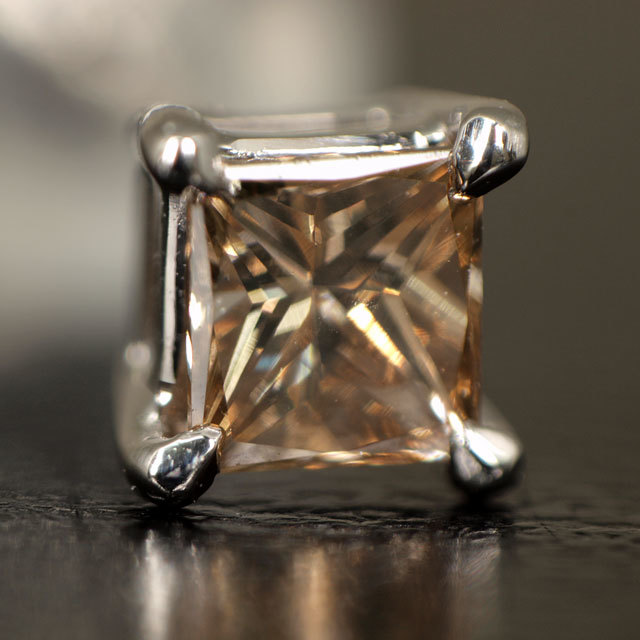 天然ブラウンダイヤモンド 片耳用ピアス ( シングルピアス ) 0.125ct  