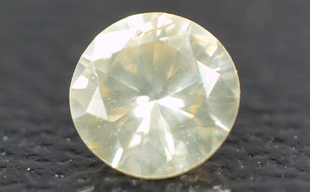 天然イエローダイヤモンド ルース(裸石) 0.095ct 【蛍光性が黄緑色系の 