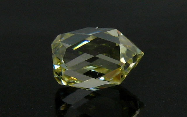 ブリオレット・カット ダイヤモンド ルース 0.164ct 【 穴の開いてい 