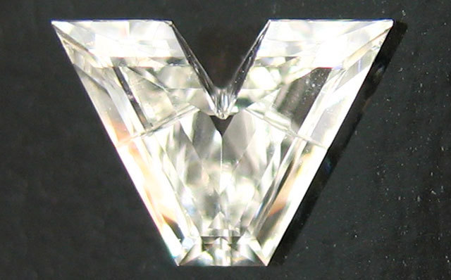 V」字形 ダイヤモンド ルース 0.207ct 【 イニシャルが「V」「A