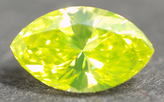 【蛍光:イエロー】イエローダイヤモンド 蛍光性がミディアムイエロー 】 天然イエローダイヤモンド