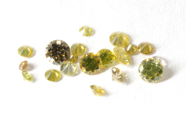 蛍光性ダイヤモンド ルース19ピースセット (総合計0.44ct 