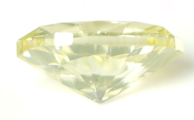 ダイヤモンド ルース 0.044ct 【 蛍光性が緑色の綺麗なダイヤです 】