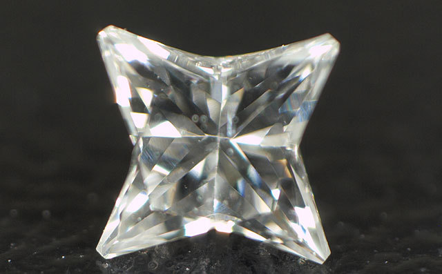 ダイヤモンド ルース 0.076ct, F, SI-2 「四芒星」星型 【中央宝石研究 