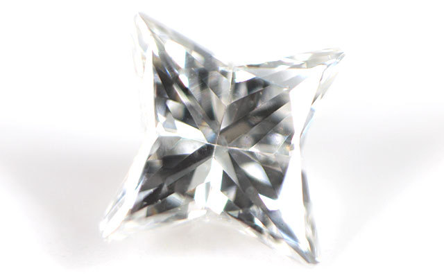 ダイヤモンド ルース 0.076ct, F, SI-2 「四芒星」星型 【中央宝石研究