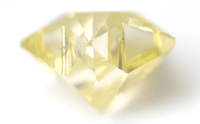 イエローダイヤモンド ルース 0.131ct, ファンシー・ライト・イエロー