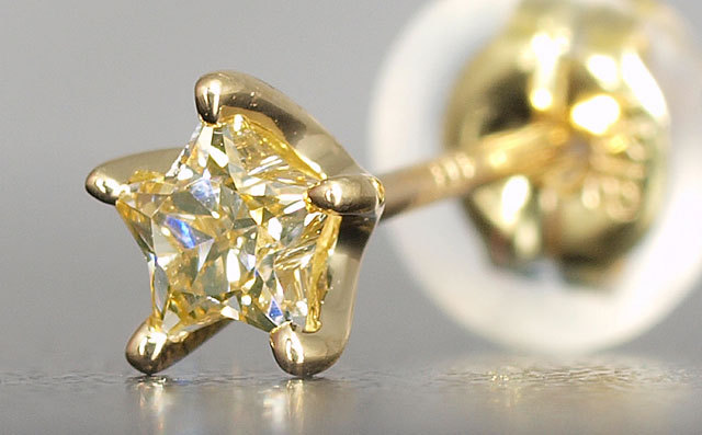 イエローダイヤモンド 片耳用ピアス 0.137ct 【星型 ( スター型 