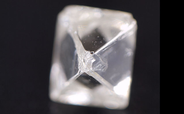 ダイヤモンド原石(ラフ) ルース(裸石) 0.694ct 【ほぼ正八面体(オクタ