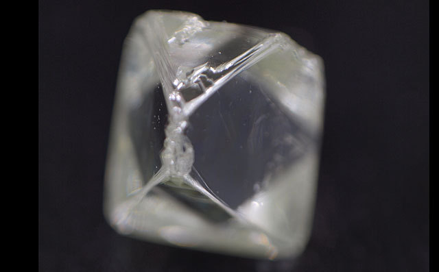 ダイヤモンド原石 ルース ( 裸石 ) 0.664ct 【ほんのり黄緑色