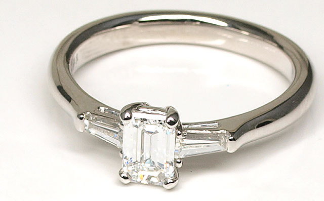 ダイヤモンド ご婚約指輪 0.546ct,D,VVS1,エメラルドカット プラチナ