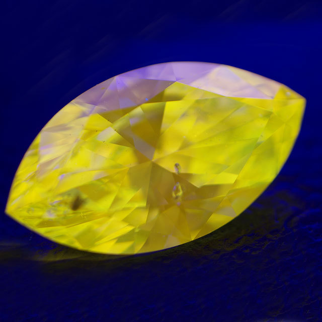 蛍光性 : ストロング・イエロー 】 天然ダイヤモンド ルース 0.500ct M  