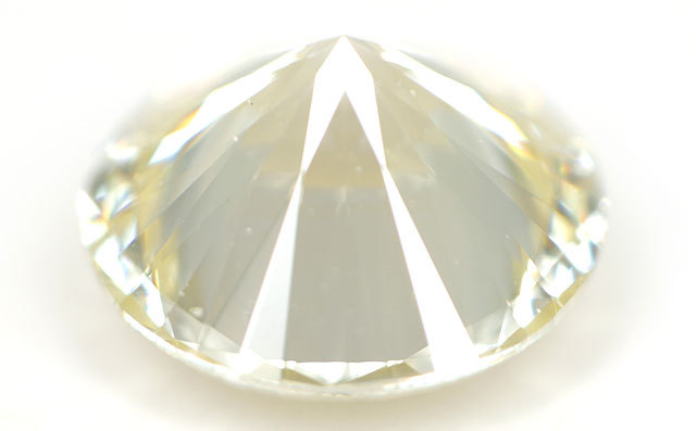 130面体カット 】 【 ほんのりイエロー 】 Mカラー ダイヤモンド  