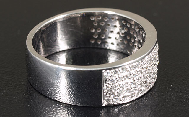 蛍光性ダイヤモンド パヴェ・リング(指輪) Pt900 【 秘密のメッセージ