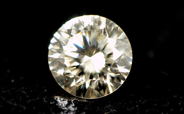 122面体カット 】 天然ダイヤモンド ルース(裸石) 0.080ct, Kカラー 
