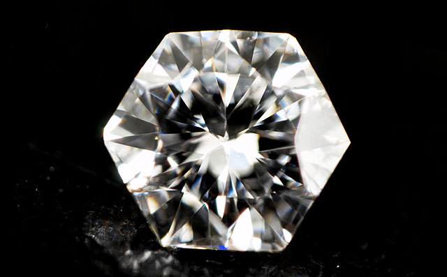 ヘキサゴン(六角形)ダイヤモンド ルース 0.295ct Eカラー, SI-1 【中央