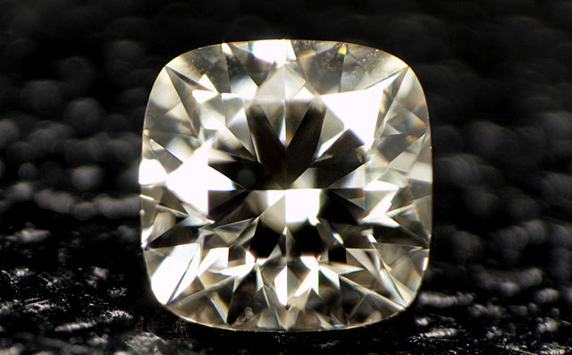 通称：アイデアル・スクエアー・カット 】【 58面体カット 】 天然  