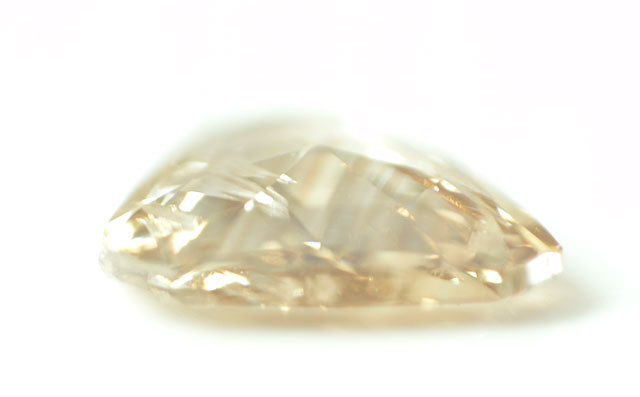 蛍光性：イエロー系】天然ブラウンダイヤモンド ルース(裸石) 0.067ct