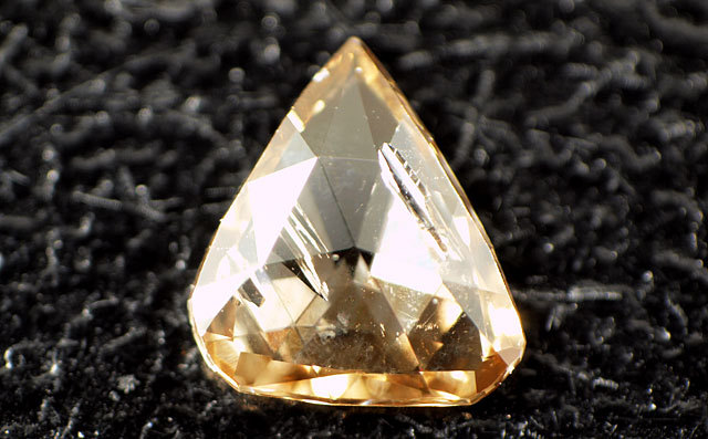 蛍光性：イエロー系】天然ブラウンダイヤモンド ルース(裸石) 0.067ct
