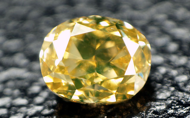 天然イエローダイヤモンド ルース(裸石） 0.104ct, VS-1 【蛍光性は 