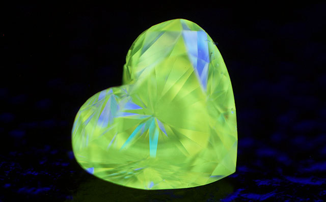 天然イエローダイヤモンド ルース(裸石) 0.070ct, SI-1,ハートシェイプ 