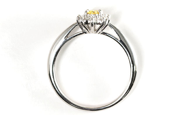 天然イエローダイヤモンド ルース(裸石) 0.128ct,SI-2,Fancy Vivid 