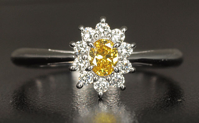天然イエローダイヤモンド ルース(裸石) 0.128ct,SI-2,Fancy Vivid 