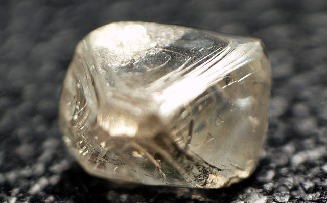 ダイヤモンド原石 ルース(裸石) 0.27ct 【蛍光性があります】