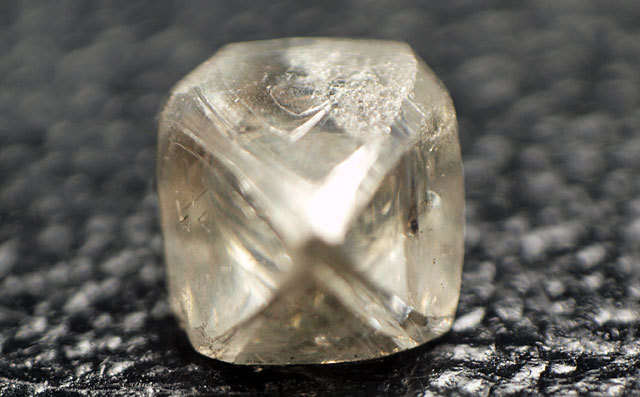 ダイヤモンド原石 ルース(裸石) 0.27ct 【蛍光性があります】