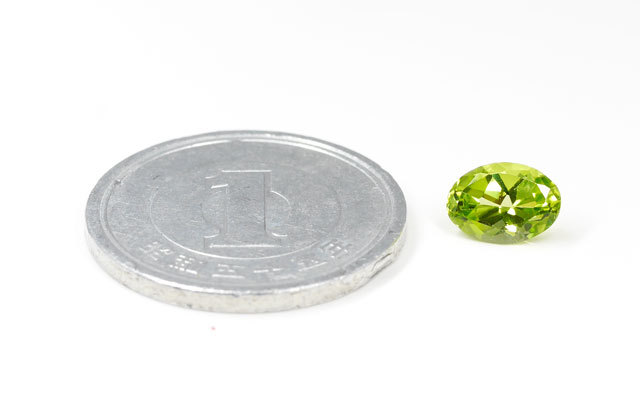 ペリドット ルース(裸石) 0.87ct, オーバル(楕円形) (ペリドート/橄欖