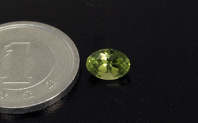 ペリドット ルース(裸石) 0.83ct, オーバル(楕円形) (ペリドート/橄欖 