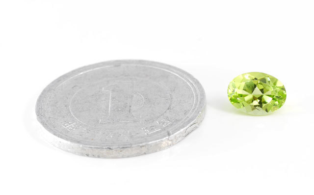 ペリドット ルース(裸石) 0.91ct, オーバル(楕円形) (ペリドート