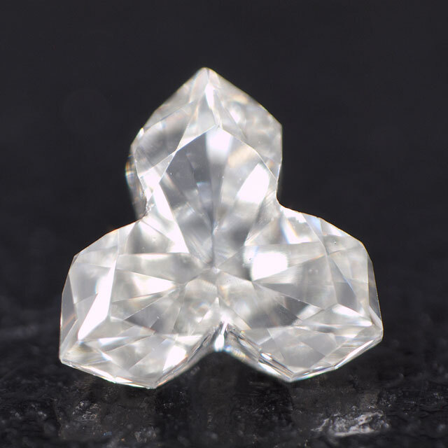 三芒星のような形状 】 天然ダイヤモンド ルース ( 裸石 ) 0.189ct, I