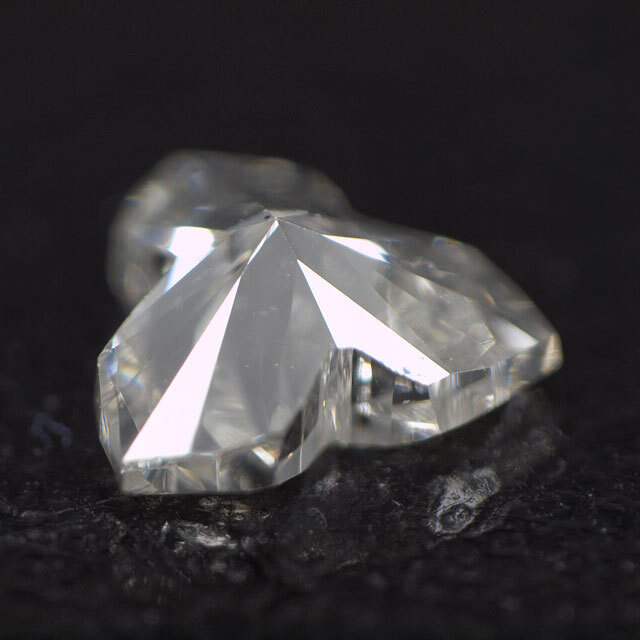 三芒星のような形状 】 天然ダイヤモンド ルース ( 裸石 ) 0.189ct, I 