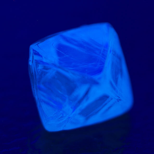 天然ダイヤモンド 原石 ルース(裸石) 0.284ct 蛍光性有り 日本